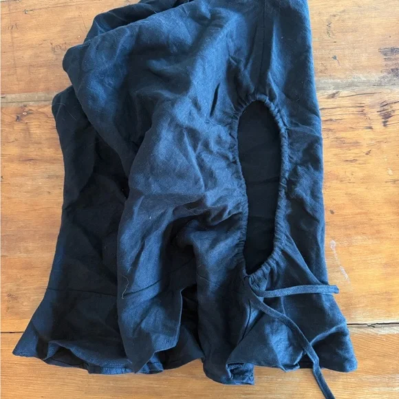 Black One-Shoulder Ruffle Crop Top - Picture 2 of 2